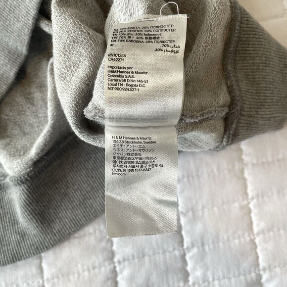 H&M DIVIDED Heart Embroidered Gray Sweatshirt Crewneck Pullover Size Small S - Picture 9 of 11